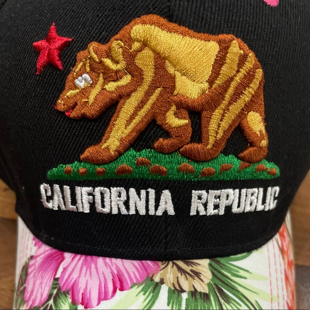 California Republic Floral hat. New - Picture 2 of 6